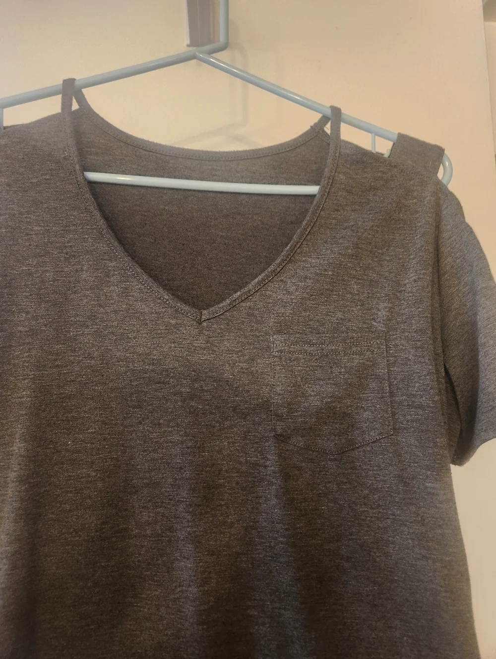 Source Unknown Charcoal Gray Cold-Shoulder V-Neck Top
